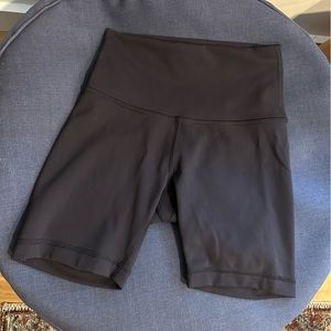 Size 6 lululemon wonder under biker shorts 6”